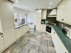Kitchen- click for photo gallery